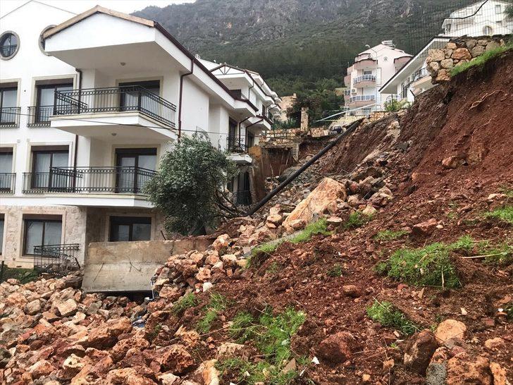 GÜNCELLEME - Antalya'da kuvvetli yağış etkisini sürdürüyor G2