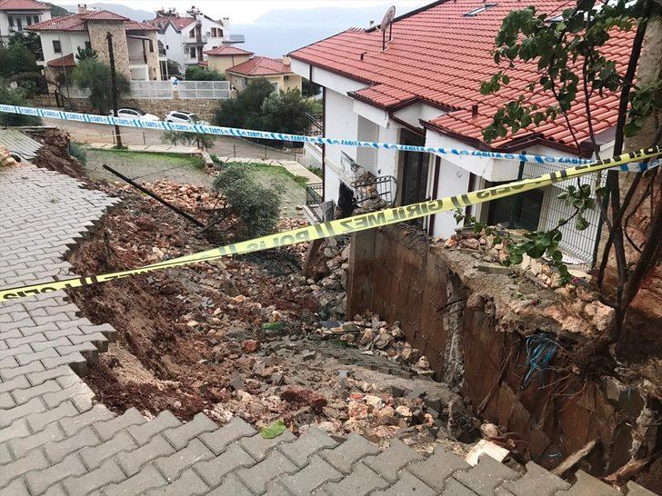 GÜNCELLEME - Antalya'da kuvvetli yağış etkisini sürdürüyor G3