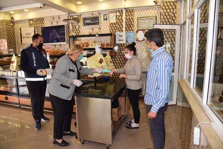 Ceyhan’da fırın ve market çalışanlarına maske dağıtıldı G2