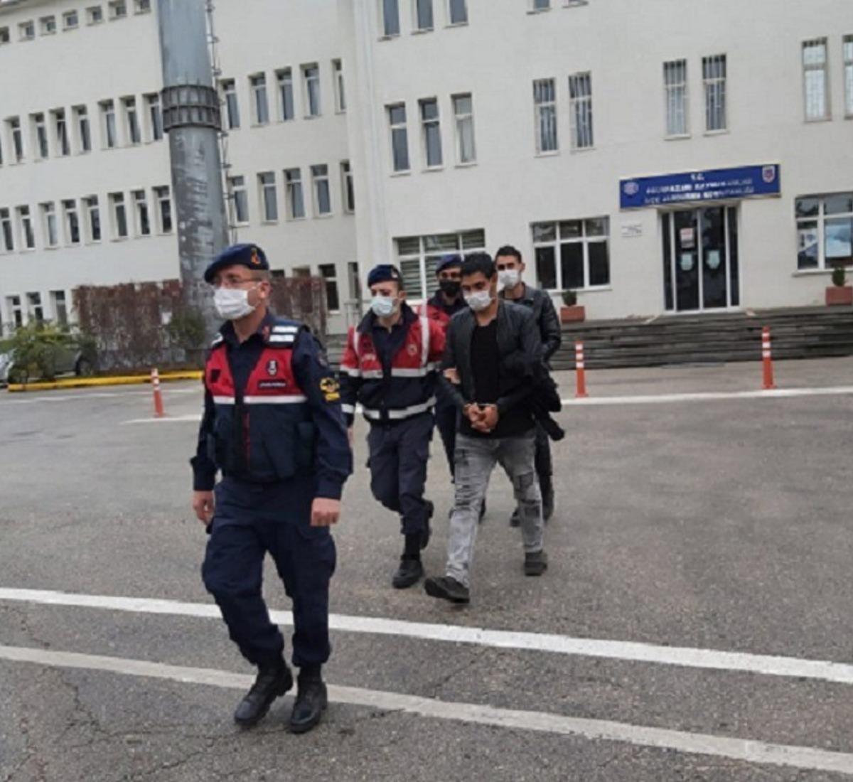 Kablo hırsızları jandarmadan ka&ccedil;amadan yakayı ele verdi