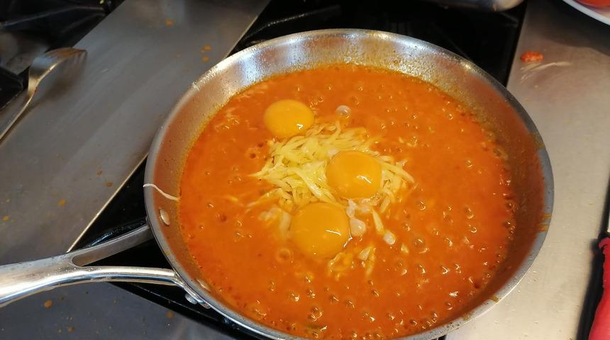 Ünlü şef sabah soğansız öğlen soğanlı yiyin dedi! Ustalarından açıklama geldi: 7/24...