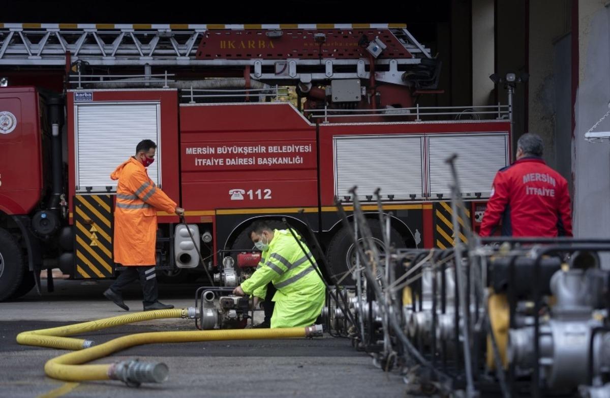 Mersin B&uuml;y&uuml;kşehir Belediyesi, sel tehdidine karşı teyakkuza ge&ccedil;ti