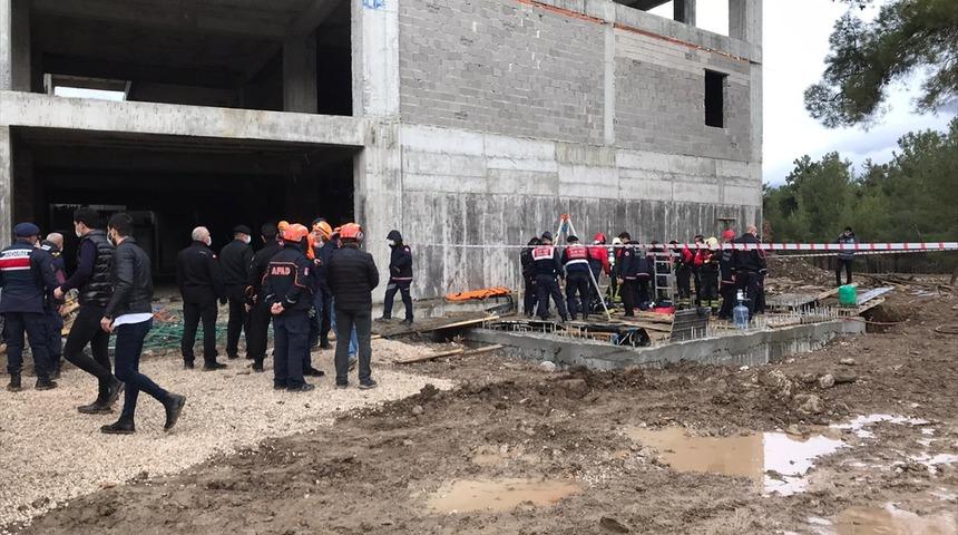 Foseptikteki suyun tahliyesi sırasında zehirlenen 8 işçiden 3'ü hayatını kaybetti