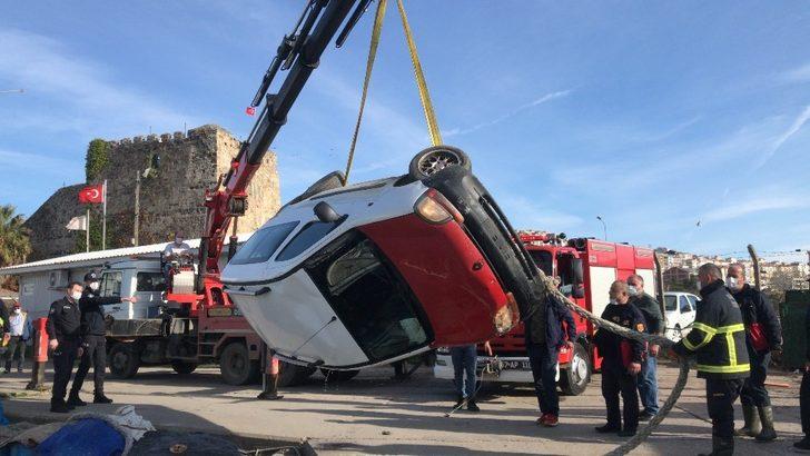 Denize düşmekten son anda kurtuldu G2