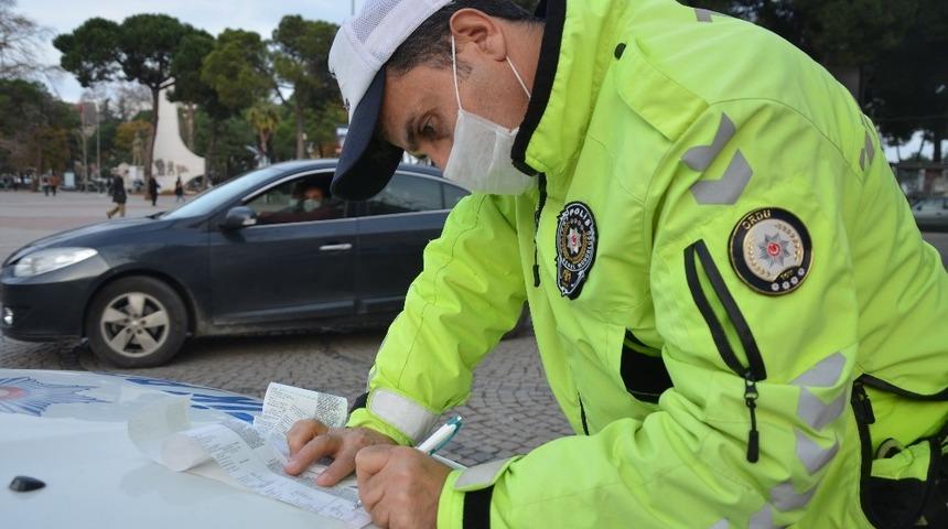 Yasaklara uymayan 54 kişiye 48 bin 600 lira ceza kesildi