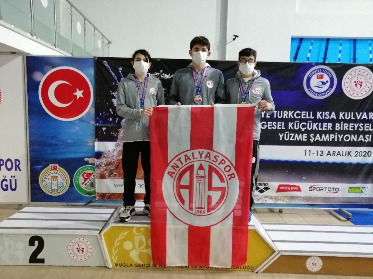 Antalyaspor y&uuml;zme takımından T&uuml;rkiye rekoru