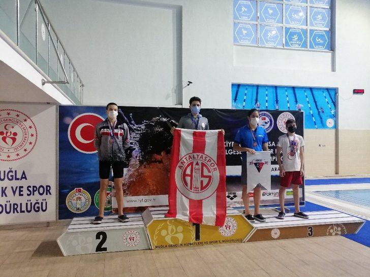 Antalyaspor yüzme takımından Türkiye rekoru G3