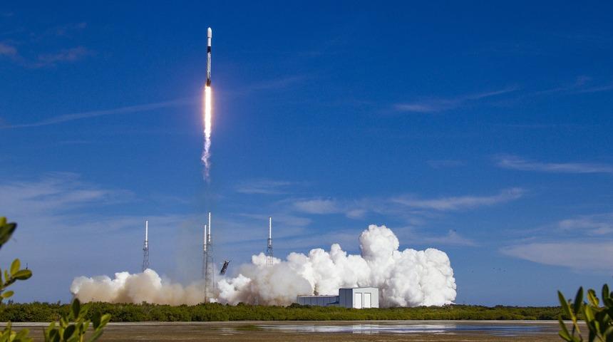 SpaceX, SiriusXM uydusunu başarıyla uzaya gönderdi