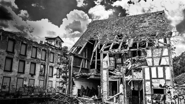 Rüyada evin yıkılması ne anlama gelir? Rüyada evin duvarının, yarısının, çatısının yıkılması ne demek?