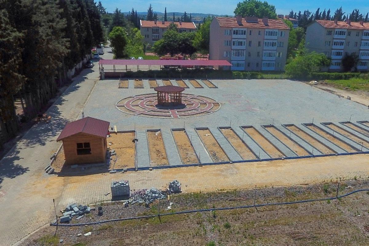 Vatandaşlar fidan ve s&uuml;s bitkilerini reyondan se&ccedil;erek alacaklar