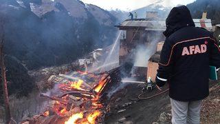 Rize'de Gölyayla köyünde çıkan yangın söndürüldü