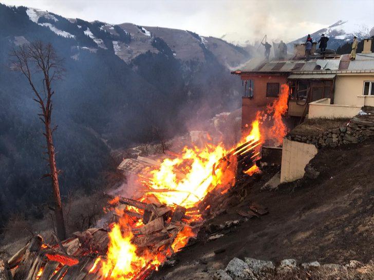Rize'de Gölyayla köyünde çıkan yangın söndürüldü G1