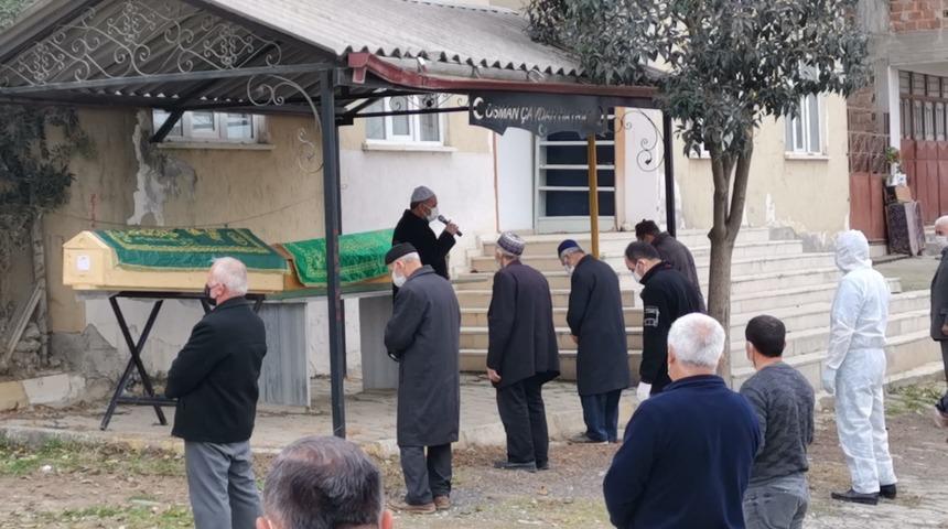 Kahreden olay! Yaşlı çift aynı gün koronarivüsten hayatını kaybetti