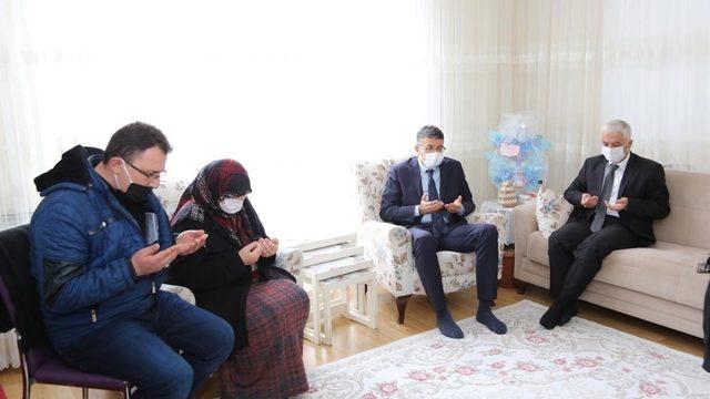 Vali Çelik’ten, şehit asker Osman Güler’in ailesine taziye ziyareti