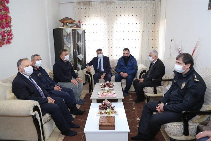 Vali Çelik’ten, şehit asker Osman Güler’in ailesine taziye ziyareti G2