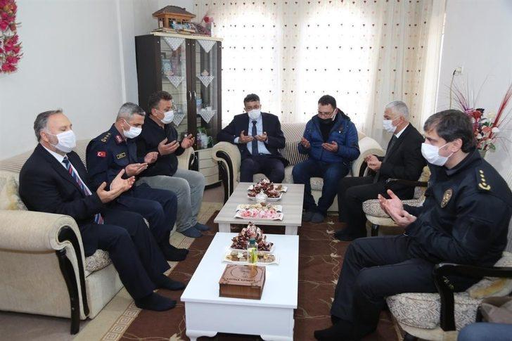 Vali Çelik’ten, şehit asker Osman Güler’in ailesine taziye ziyareti G4