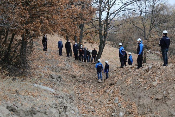 Köydeki kaya düşme tehlikesi ortadan kaldırıldı G4