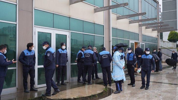 İBB zabıtasından akıl almaz uygulama, kilidi kırıp içeri girdiler G1