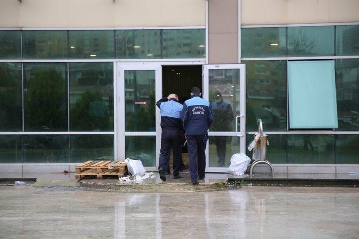 İBB zabıtasından akıl almaz uygulama, kilidi kırıp içeri girdiler G3
