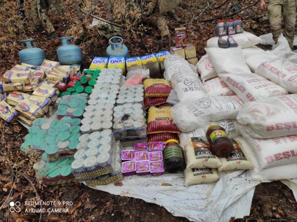 Bitlis&rsquo;te ter&ouml;ristlere ait toprağa g&ouml;m&uuml;l&uuml; yaşam malzemeleri ele ge&ccedil;irildi