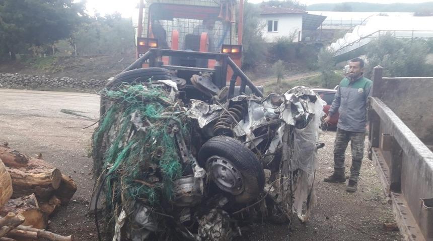 Antalya'da sel sularına kapılan ara&ccedil; 5 kilometre uzaklıkta bu halde bulundu