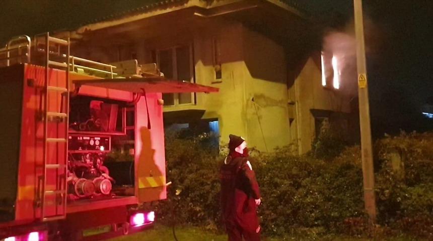 Bursa'da metruk binada korkutan yangın