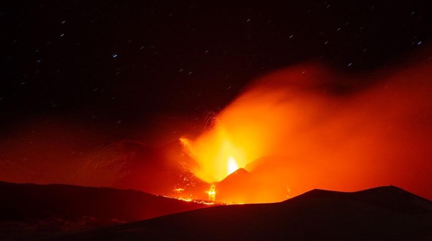 Etna Yanardağı yeniden faaliyete ge&ccedil;ti