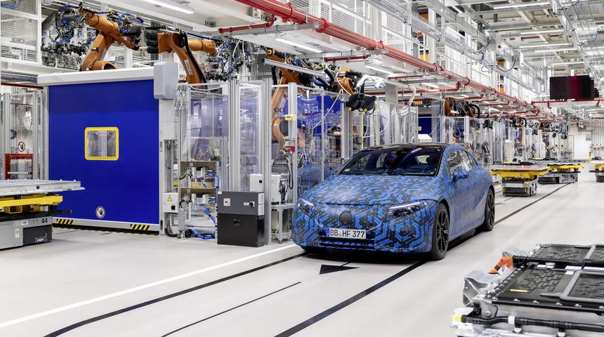 Mercedes dünya çapında elektrikli araba üretimine başlamaya hazır