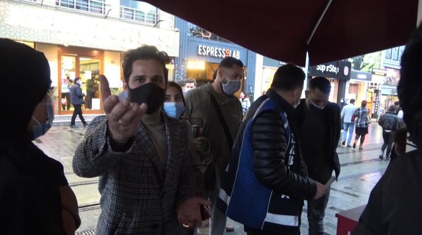 Yer: Taksim: Sigara i&ccedil;tiği i&ccedil;in ceza yedi, 'Ben &uuml;nl&uuml;y&uuml;m, beni &ccedil;ekmeyin' dedi