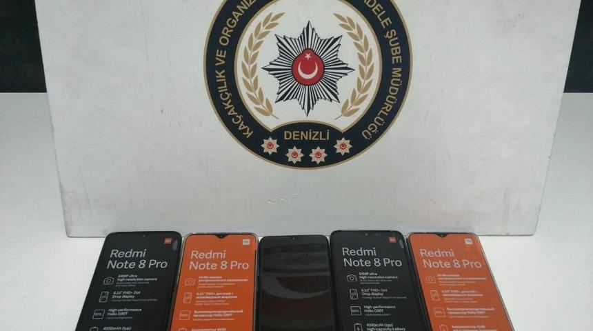 Denizli’de 55 adet kaçak cep telefonu ele geçirildi