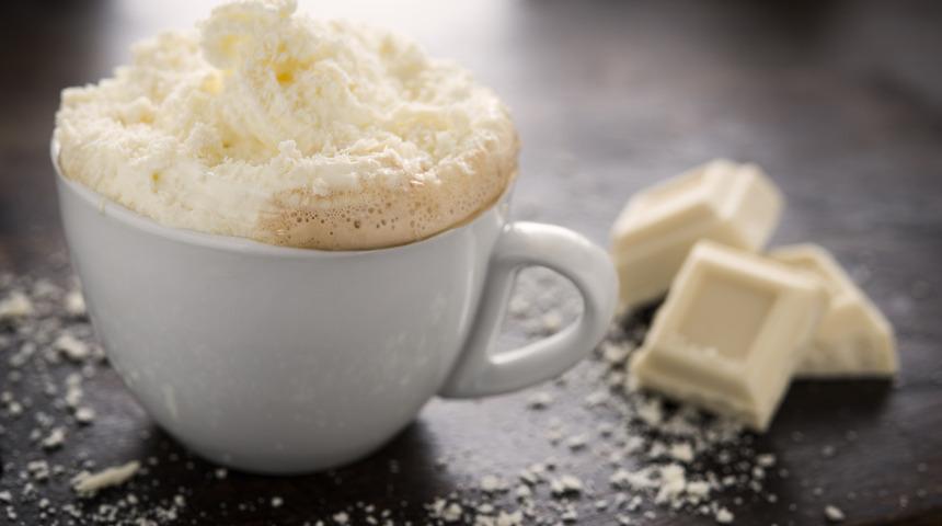 Kafelerin onlarca liraya sattığı kahve White chocolate mocha evde nasıl yapılır?