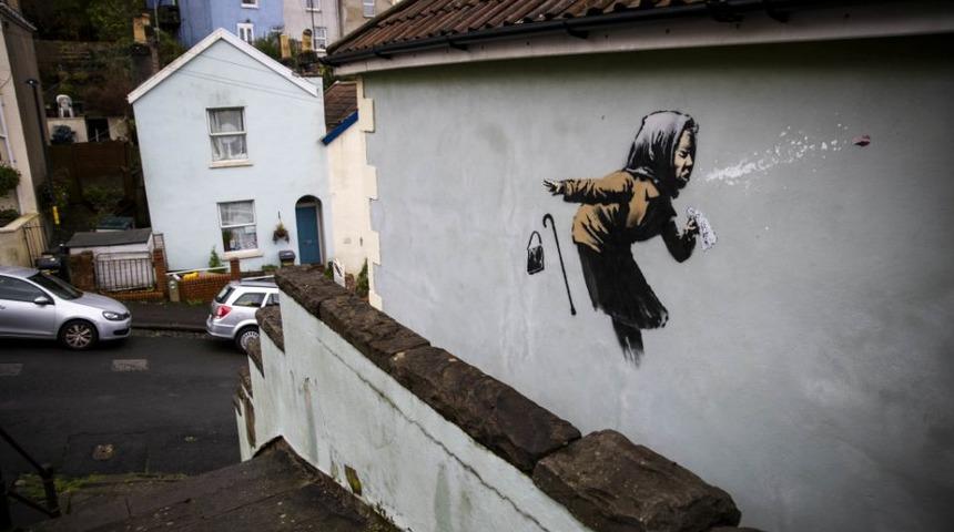 Banksy&rsquo;nin son eserini duvarına yaptığı evin fiyatı 17 kat arttı