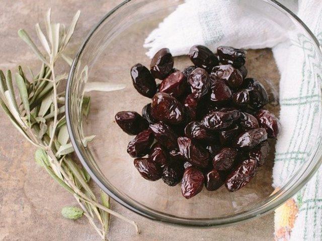 R&uuml;yada siyah zeytin g&ouml;rmek