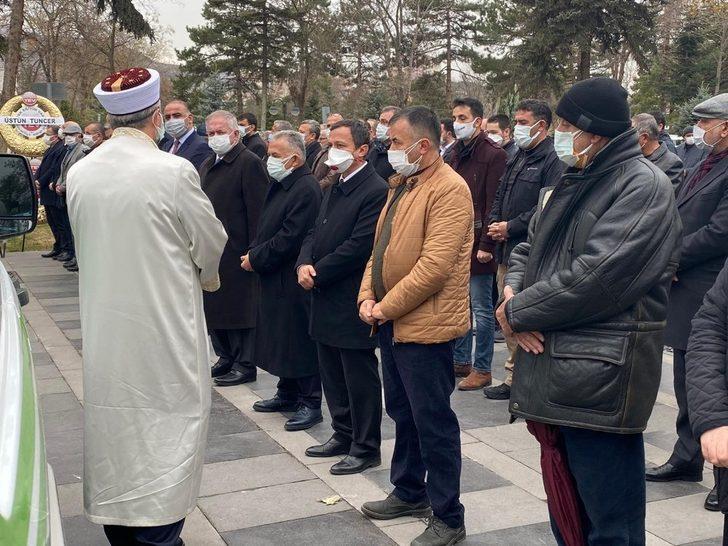 Rektör Mustafa Çalış annesi Sultan Çalış son yolculuğuna uğurlandı G2