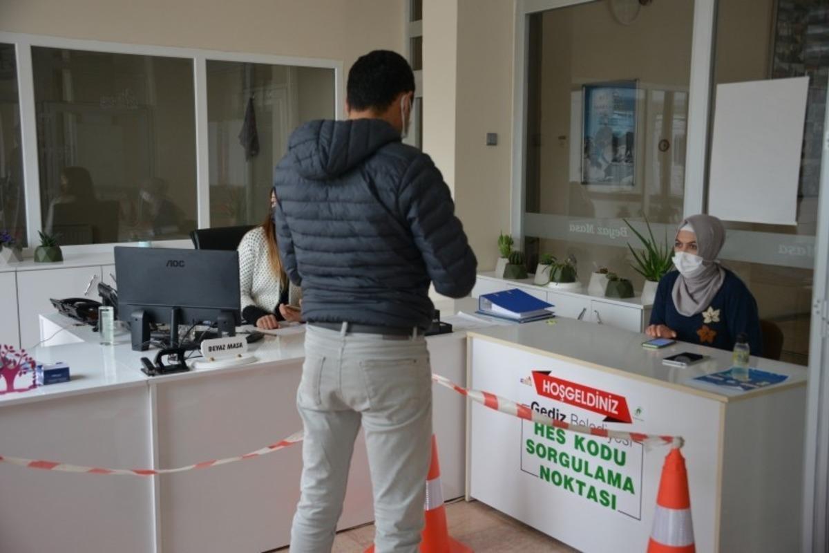 Gediz&rsquo;de resmi kurumlara girişlerde HES kodu uygulamasına