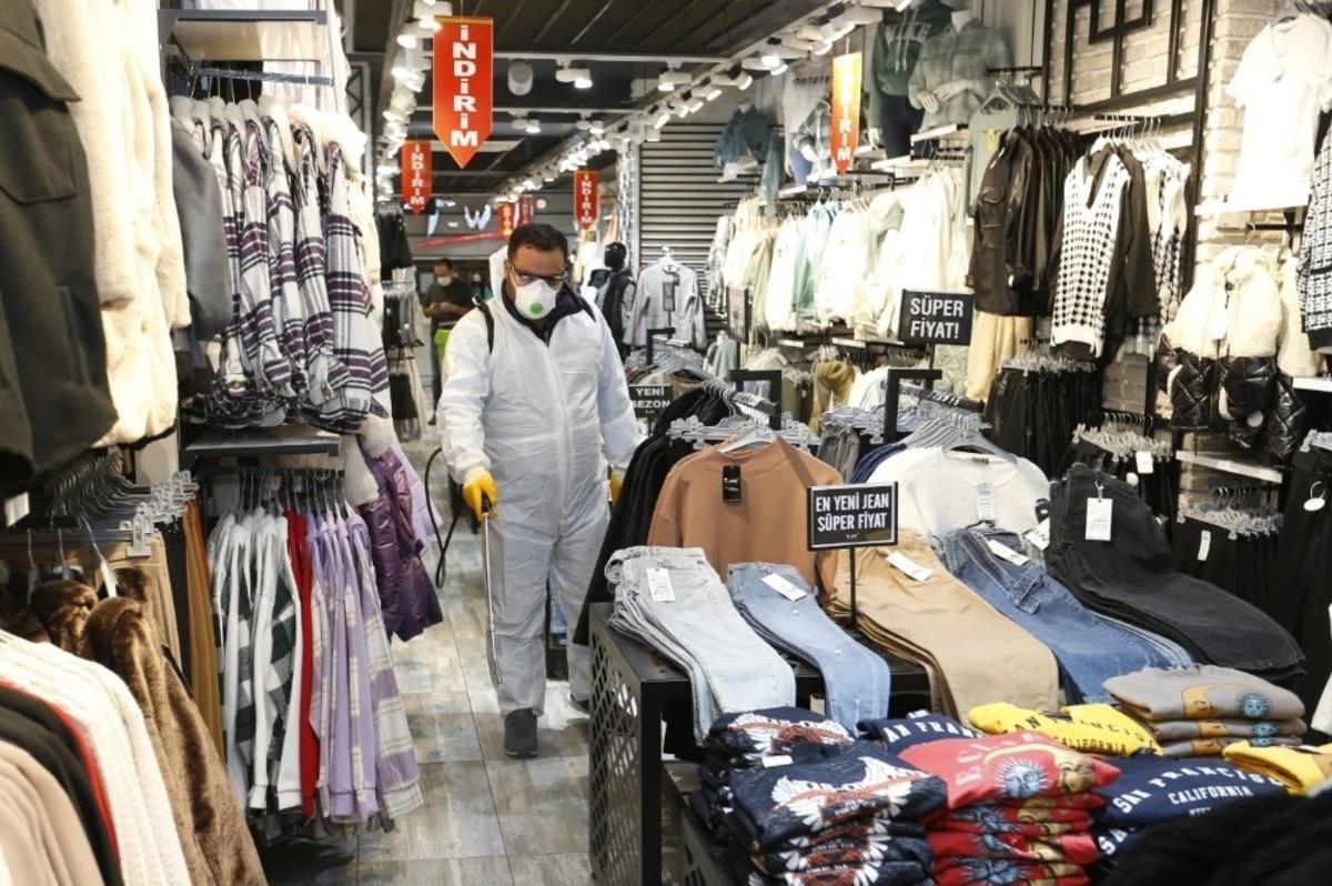 Merkezefendi Belediyesi iş yerlerinde, ana caddelerde dezenfekte ve ila&ccedil;lama &ccedil;alışması yaptı