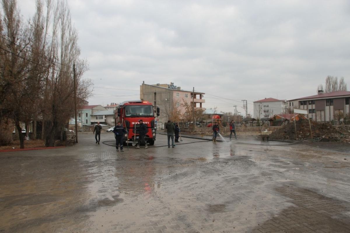 Malazgirt&rsquo;te temizlik &ccedil;alışması