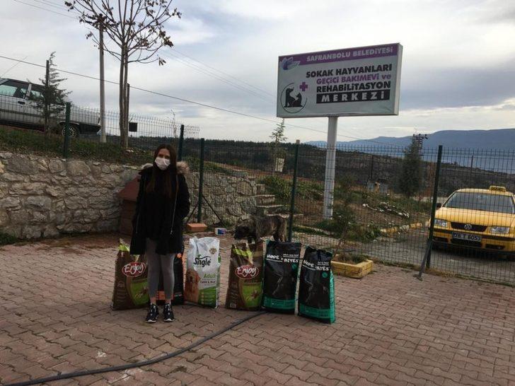 Sahipsiz hayvanlara mama desteği sürüyor G2