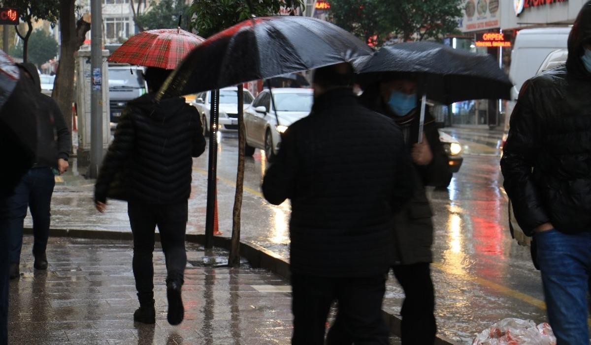 Elazığ&rsquo;da sağanak yağış etkili oluyor