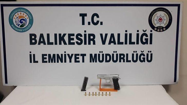 Balıkesir’de polis 87 aran şahsı yakalarken, 21 silah ele geçirdi G1