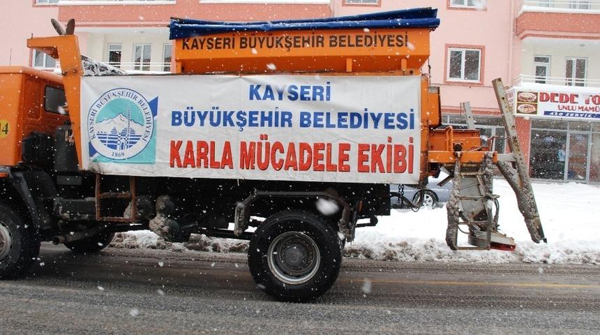 B&uuml;y&uuml;kşehir&rsquo;in 125 ara&ccedil; ve 273 personeli karla m&uuml;cadele i&ccedil;in hazır kıta