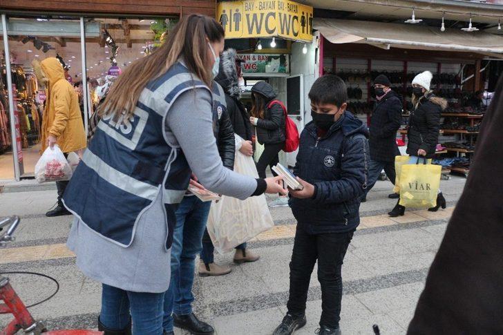 Van polisinden öğrencilere kitap ve oyuncak desteği G4