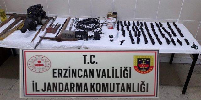 Erzincan’da tarihi eser aramak için kaçak kazı yapan 5 kişi yakalandı