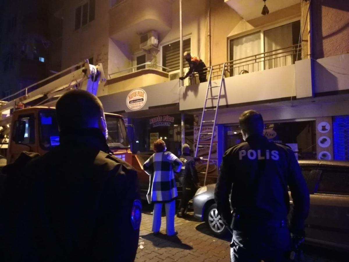 Balkonda mahsur kalan kedinin yardımına itfaiye koştu