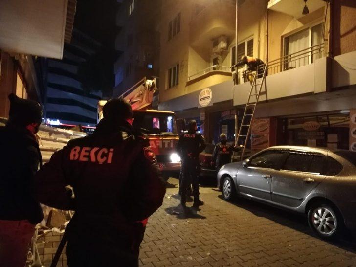 Balkonda mahsur kalan kedinin yardımına itfaiye koştu G2