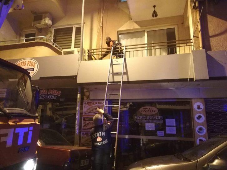 Balkonda mahsur kalan kedinin yardımına itfaiye koştu G3