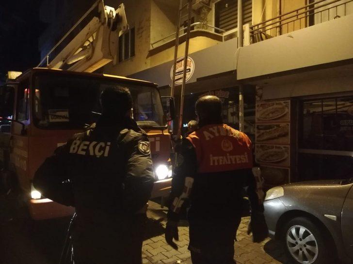 Balkonda mahsur kalan kedinin yardımına itfaiye koştu G4