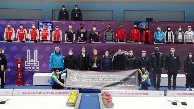 Esra Çakmur Curling Ligi başladı