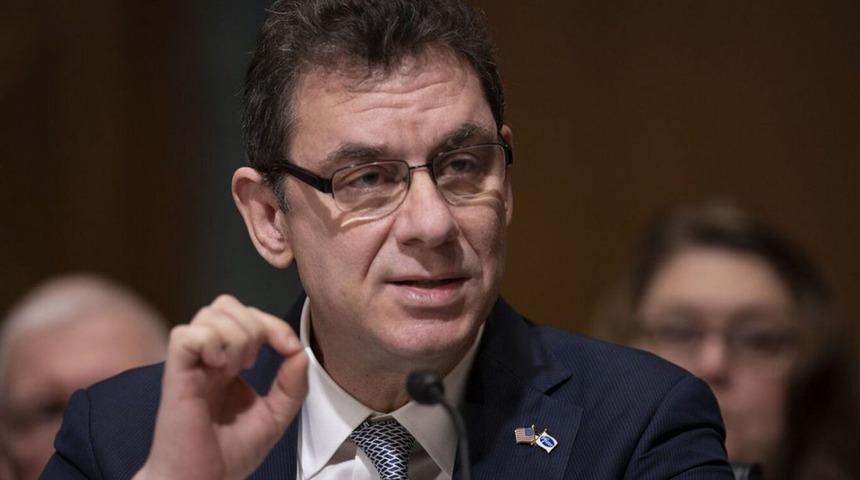 Pfizer CEO'su hen&uuml;z neden aşı olmadı?