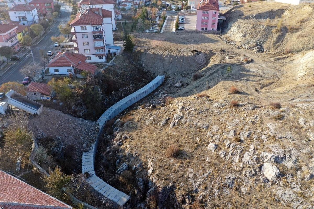 Akdağmadeni&rsquo;nde alt yapı ve dere ıslahı &ccedil;alışmaları s&uuml;r&uuml;yor